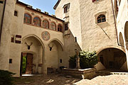 Schloss Friedberg in Volders Österreich  Foto: BrauerPhotos / G.Nitschke